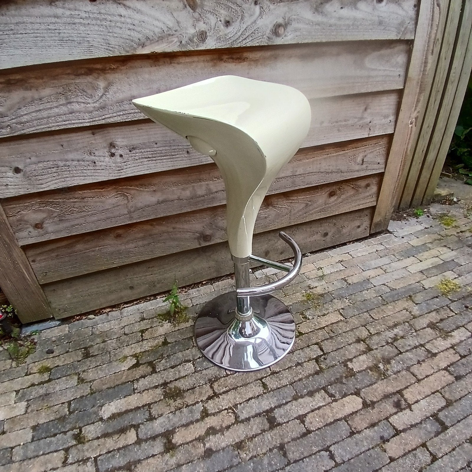 Barkruk met hydrolische hoog laag bollen., 1 kruk, Ophalen, 60 tot 90 cm