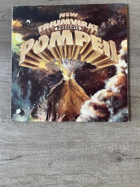LP New Triumvirat - Pompeii - 1977, Cd's en Dvd's, Vinyl | Rock, Ophalen of Verzenden, Gebruikt, 12 inch, Poprock