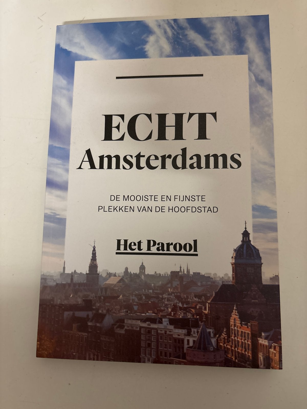 Echt Amsterdams: De mooiste en fijnste plekken van de hoofds, Boeken, Overige merken, Europa, Ophalen of Verzenden, Zo goed als nieuw