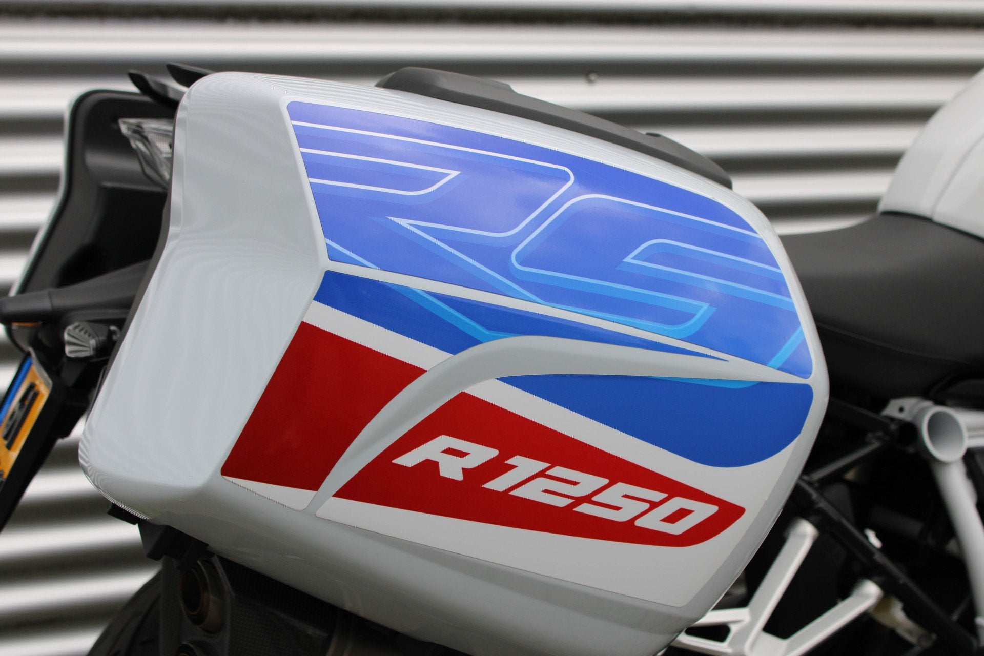 BMW R 1250 RS |Akrapovic |Zijkoffers (bj 2024), Motoren, Verkoop.motorrad@oostland-enschede.nl, 1254 cc, Handvatverwarming, Spaansland 10
7543BG  ENSCHEDE, NL