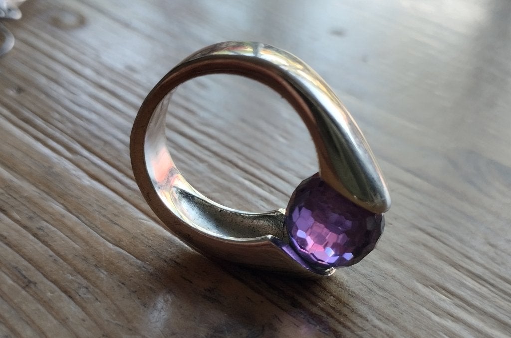 Melano Cateye ring, Gebruikt, Paars, Ophalen of Verzenden, Kleiner dan 17