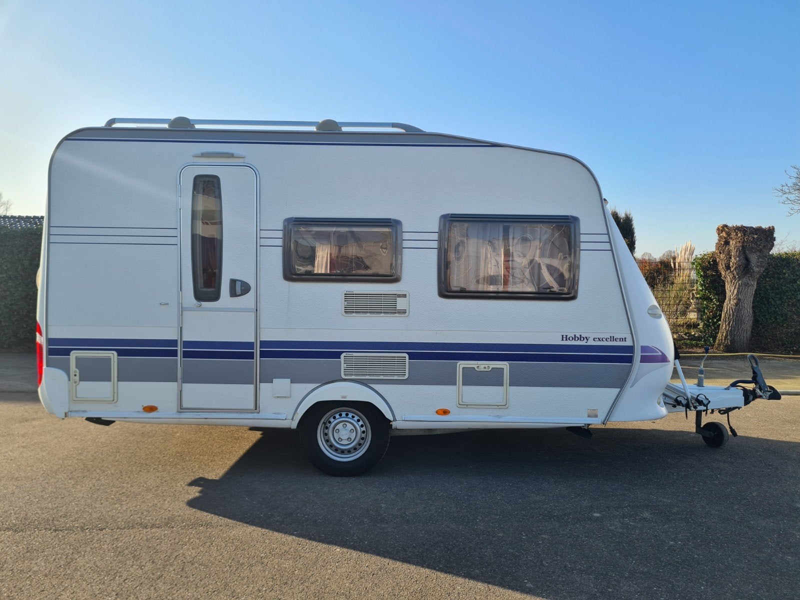 Hobby Excellent 400 SF ( incl. stallingsmogelijkheid ), Hobby, Bedrijf, Treinzit, Schokbreker