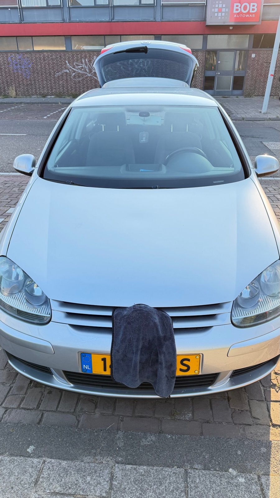 Volkswagen Golf 1.6 16V FSI 85KW 3D Aut6 2004 Grijs, Auto's, 4 cilinders, 1200 kg, 115 pk, 1198 kg