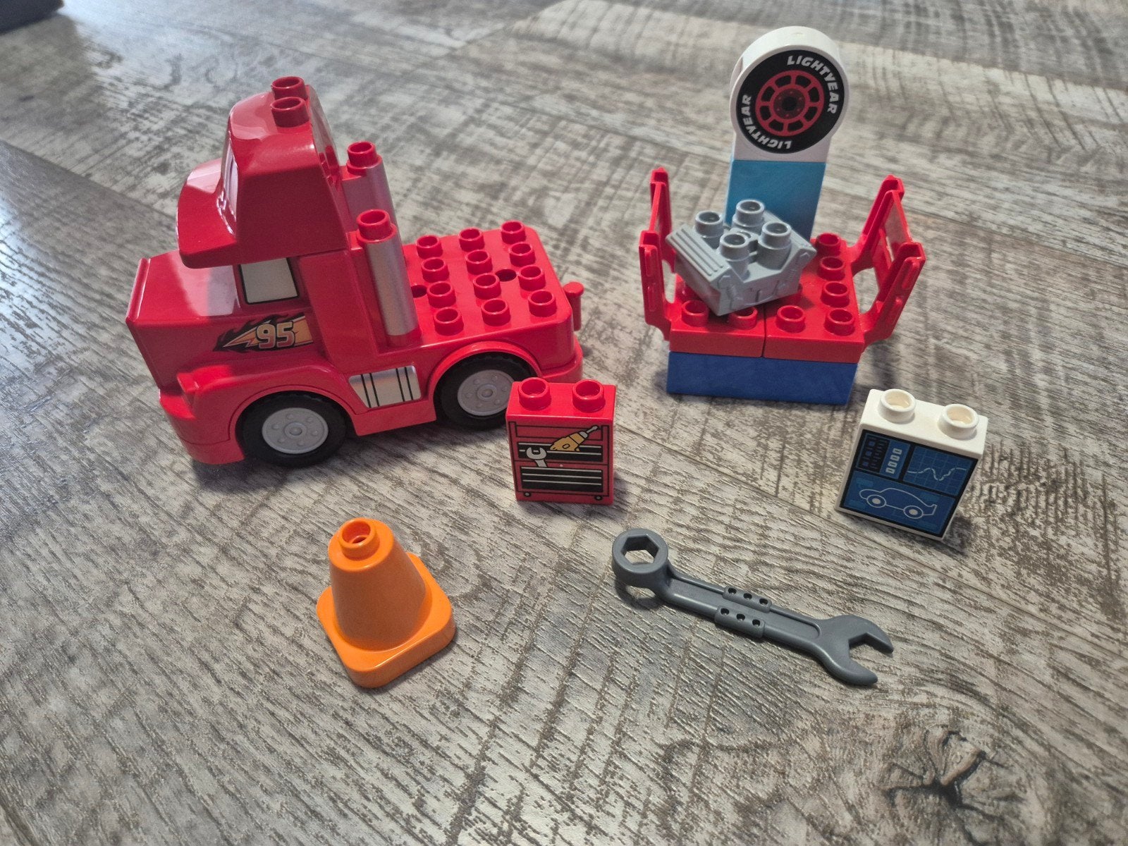LEGO DUPLO 10417 Mack bij de race - Disney Pixar Cars, Ophalen, Zo goed als nieuw
