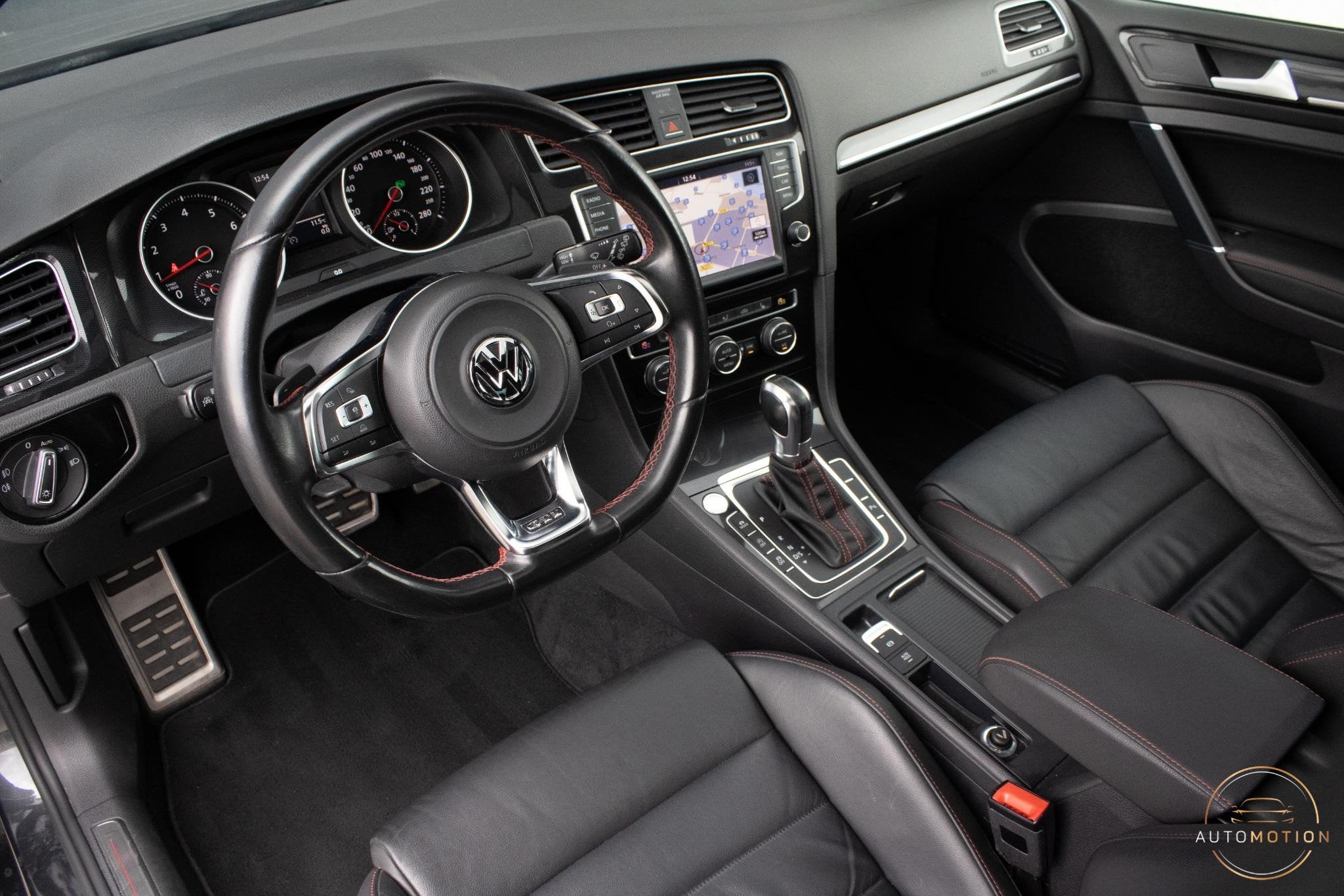 Volkswagen Golf 2.0 TSI GTI Performance PANO CAMERA LEDER AC, Auto's, Dealer onderhouden, Gebruikt, 4 cilinders, Leder