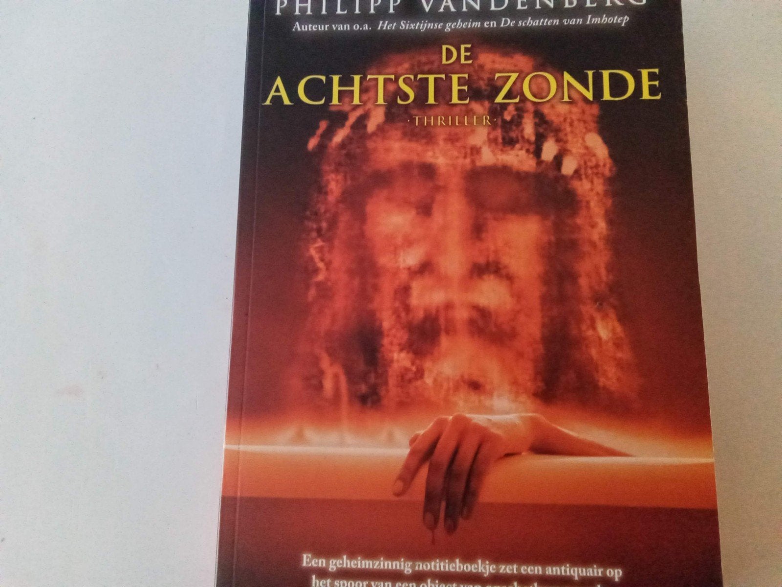 De achtste zonde ( Phillip Vandenberg ( Thriller, Ophalen of Verzenden, Gelezen