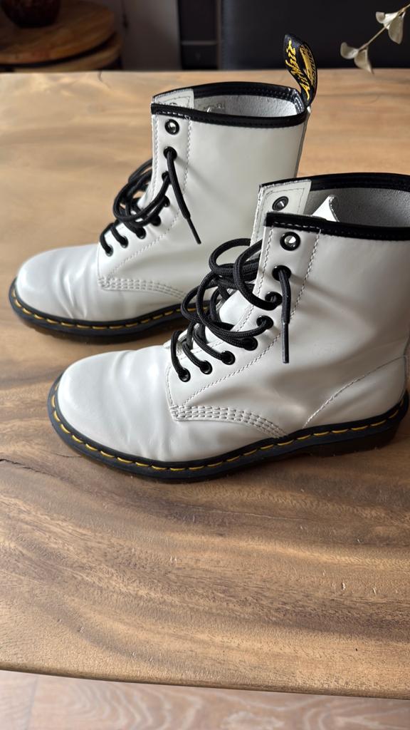 Witte Dr martens dames maat 38, Kleding | Dames, Schoenen, Wit, Lage of Enkellaarzen, Nieuw, Ophalen of Verzenden
