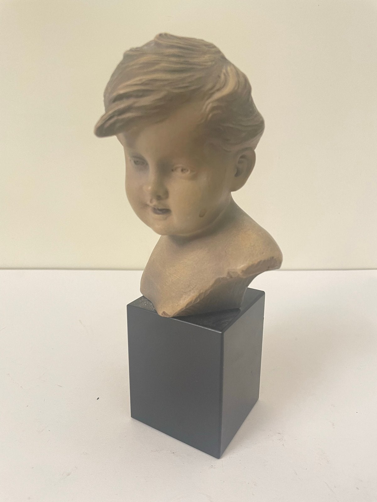 Antieke Buste van een Kind op Sokkel - Gips, Jaren '20, Antiek en Kunst, Overige onderwerpen, Minder dan 20 cm, Gips, Buste