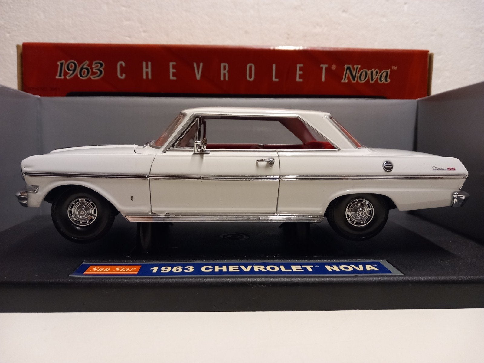 Chevrolet Nova sedan wit 1963 Sun Star metal 1:18 KRD, Ophalen of Verzenden, Zo goed als nieuw, Auto, Sun Star