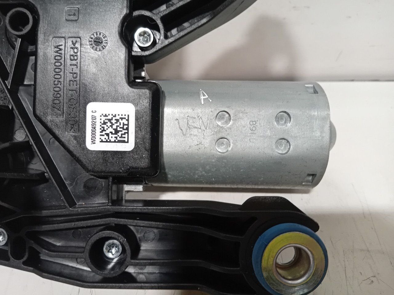 Ruitenwissermotor achter Mini Countryman, Onderdelen@venauto.nl, Van der Ven Autorecycling B.V., Gebruikt, Ettenseweg 76, 4706 PB Roosendaal, The Netherlands