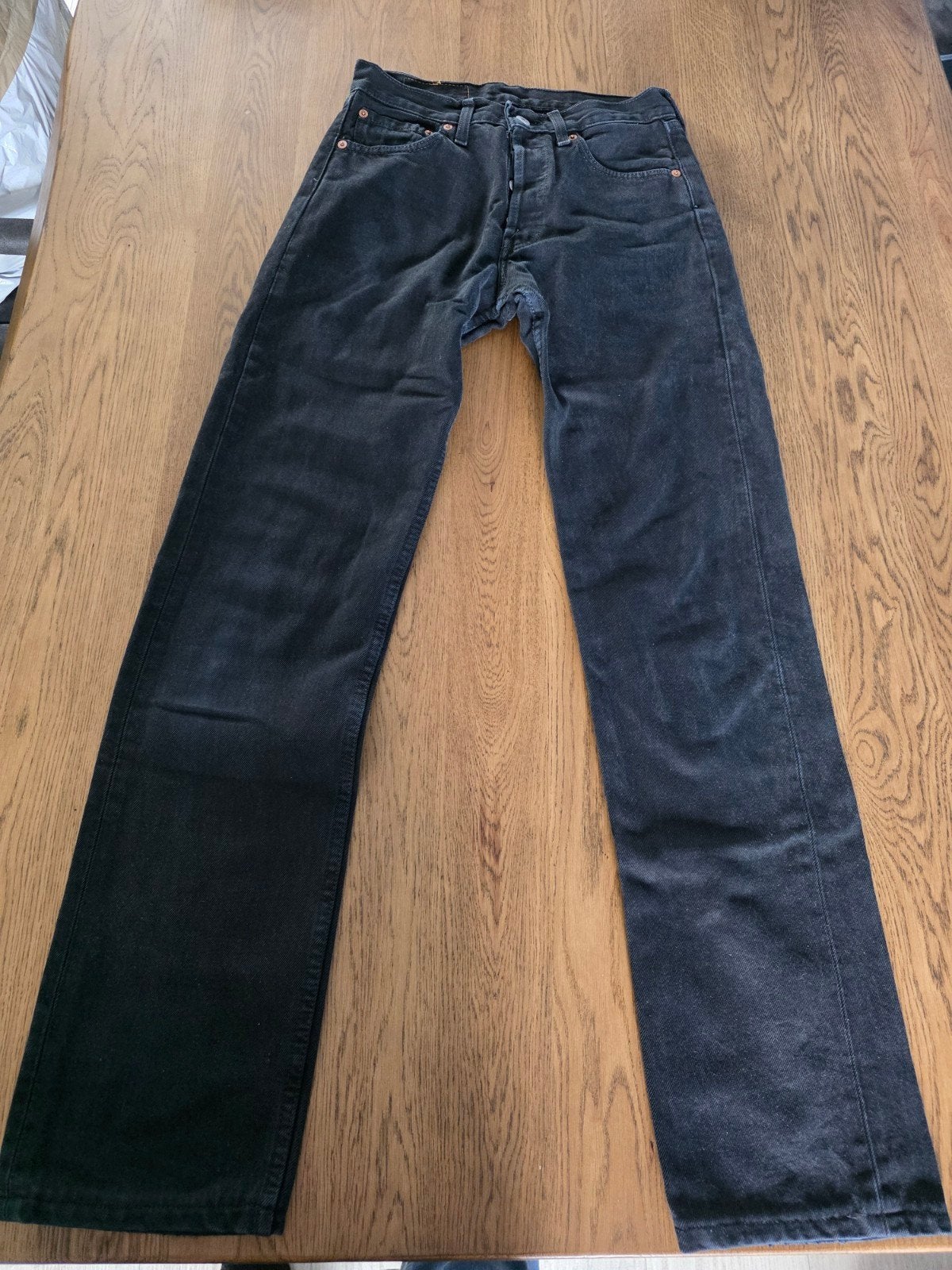 Levi's 501 Jeans W28 L34 - donker blauw, Ophalen of Verzenden, Gedragen, Zwart