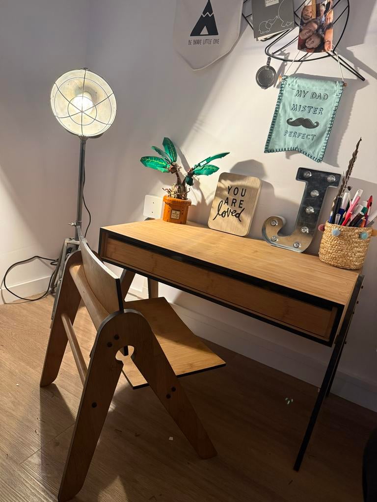 We Do Wood kindertafel en stoel eikenhout, Ophalen, Zo goed als nieuw, Tafel(s) en Stoel(en)