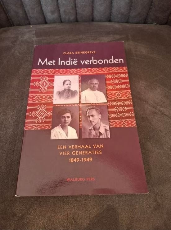 Met Indië verbonden - Clara Brinkgreve, Ophalen of Verzenden, Gelezen