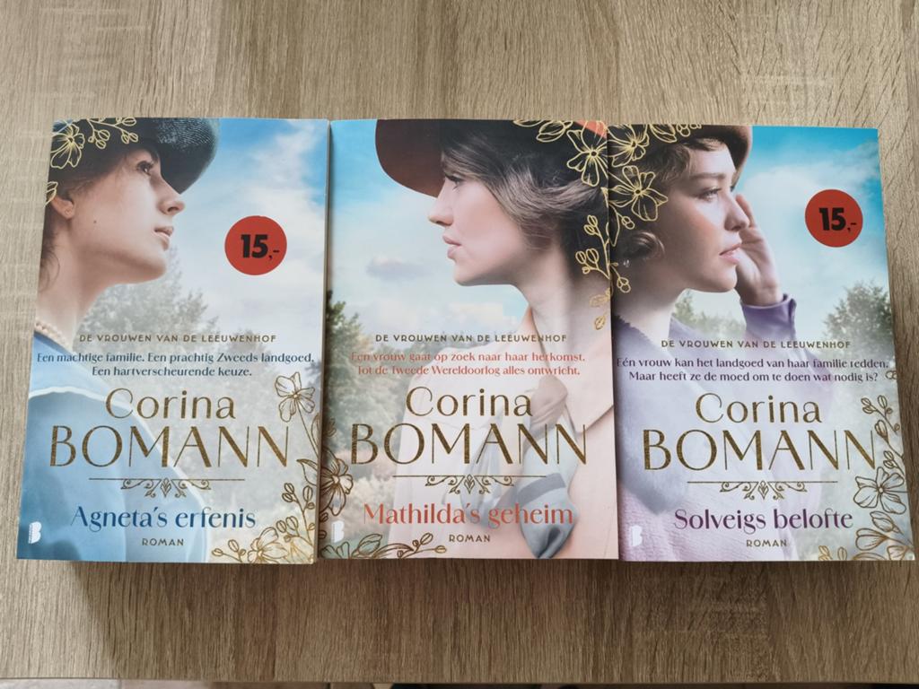 Corina Bomann - De Vrouwen van de Leeuwenhof (3 boeken), Ophalen of Verzenden, Zo goed als nieuw, Corina Bomann, Europa overig