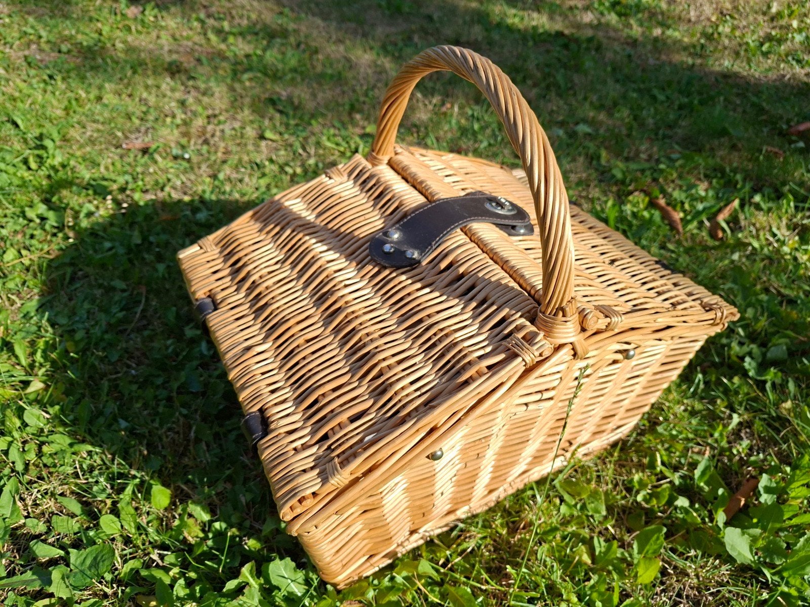 Picknickmand met servies en bestek, Hobby en Vrije tijd, Picknickmanden, Ophalen, Gebruikt