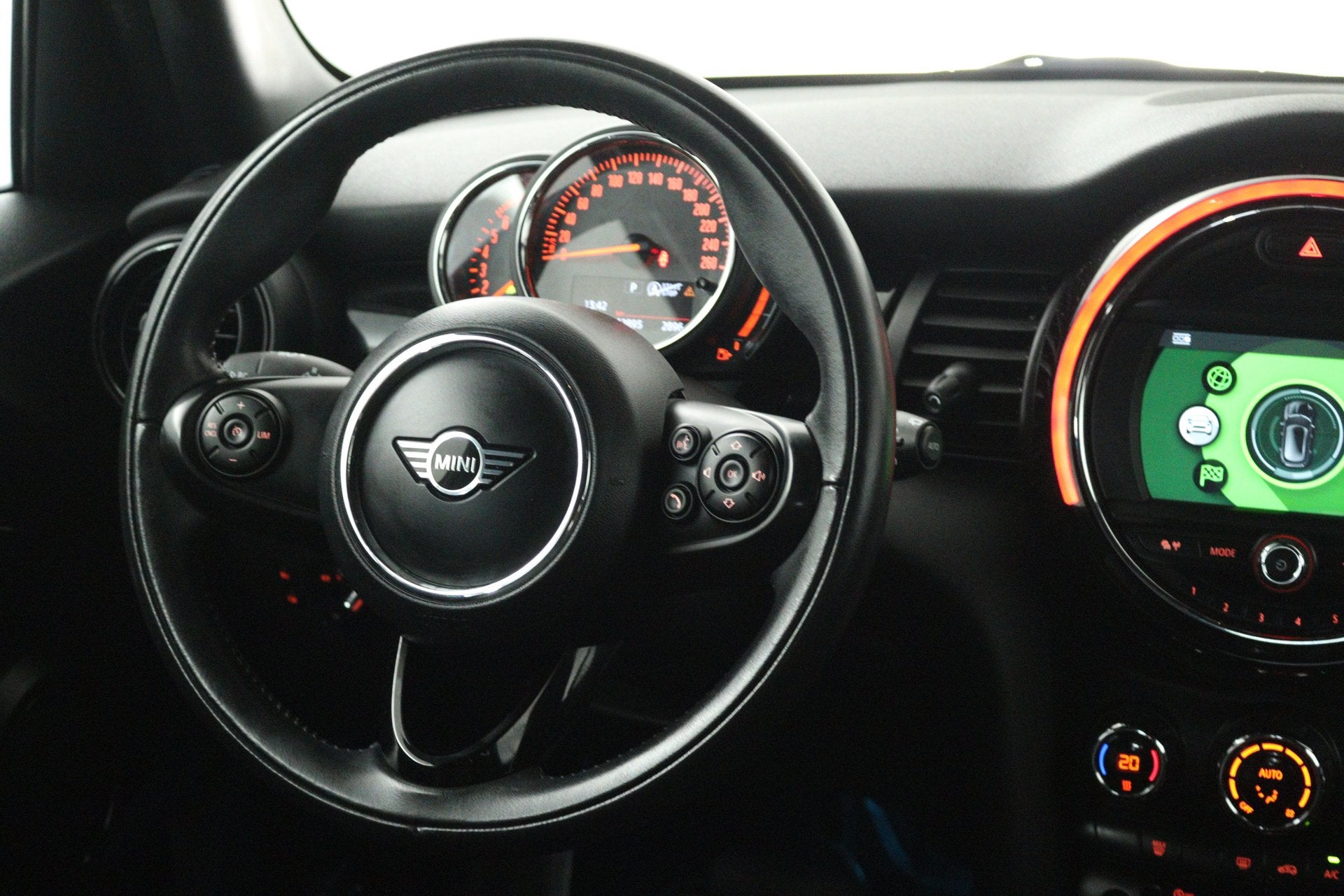 MINI 5-deurs 1.5 Cooper Chili (NAVIGATIE, CRUISE CONTROL, PA, Gebruikt, Leder en Stof, Wit, Origineel Nederlands