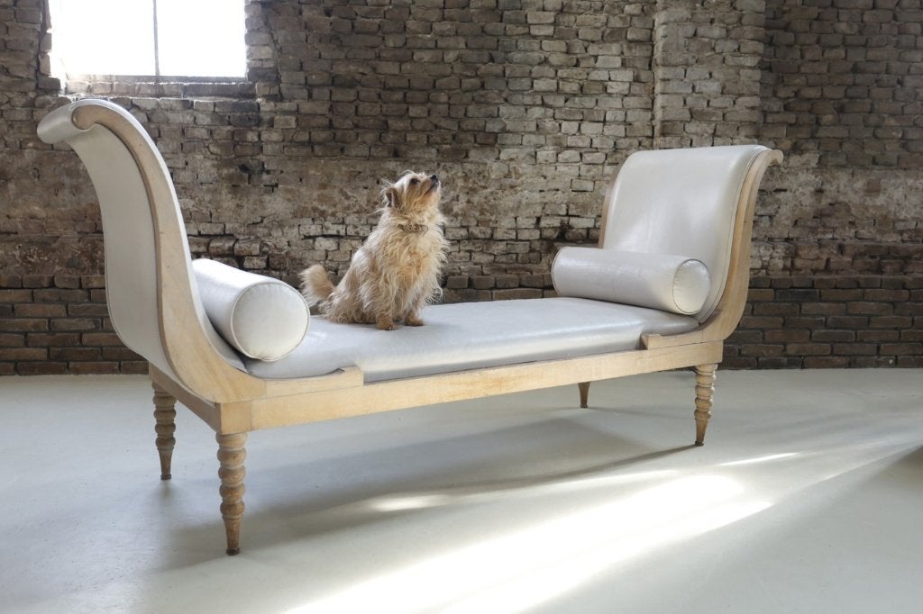 Vintage chaise longue/daybed, gebleekt hout, wit leer, Antiek en Kunst, Ophalen
