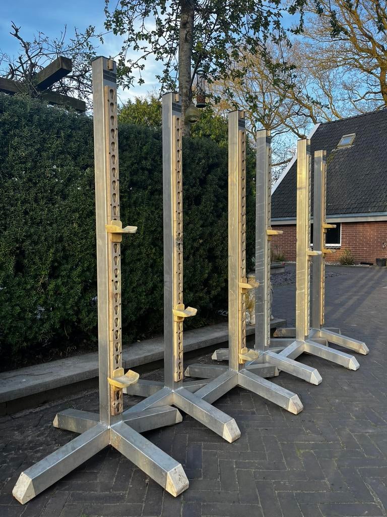 Aluminium springstaanders 6 x met lepels Hippo Holland, Dieren en Toebehoren, Paarden en Pony's | Overige Paardenspullen, Zo goed als nieuw