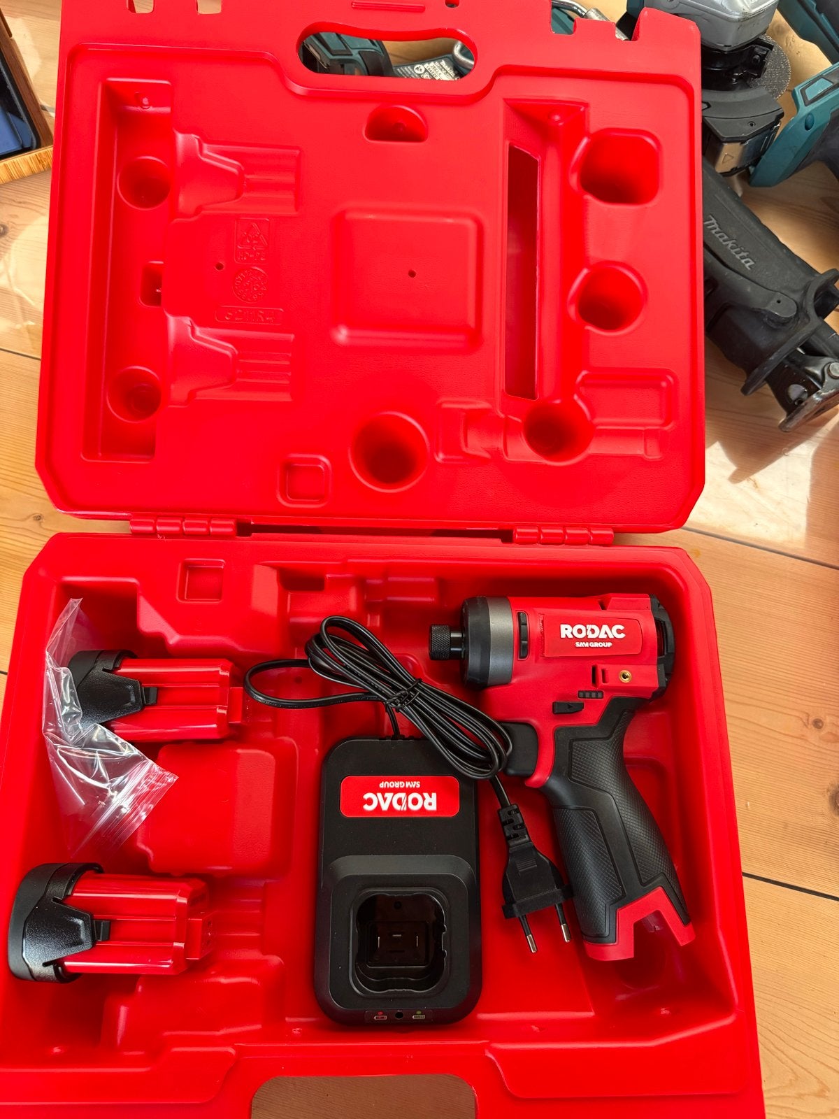 Nieuwe RODAC Boor- en Schroefmachine met 2 accu's, Ophalen of Verzenden, Nieuw, Minder dan 400 watt, Boor- en Schroefmachine