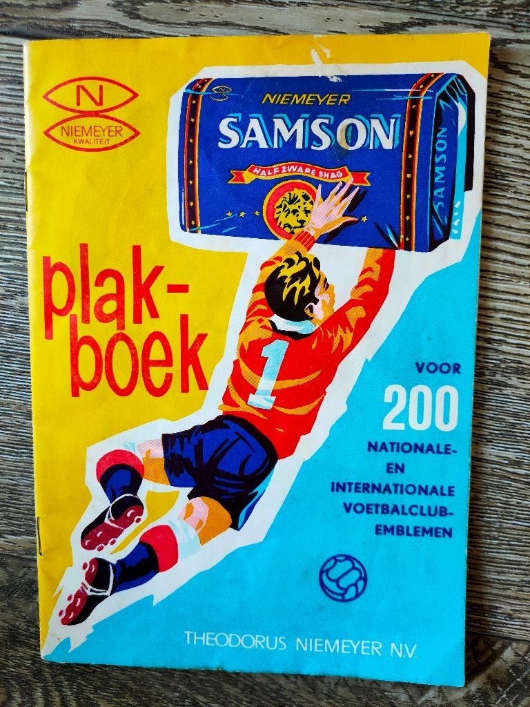 SAMSON Niemeyer Plakboekje 200 Voetbalclub emblemen, Verzamelen, Ophalen of Verzenden, Gebruikt, Buitenlandse clubs, Poster, Plaatje of Sticker