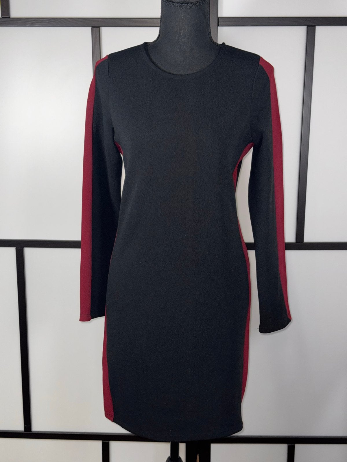 Zwart en donkerrood stretch jurk van Jennyfer, Kleding | Dames, Maat 38/40 (M), Zwart, Ophalen of Verzenden, Zo goed als nieuw
