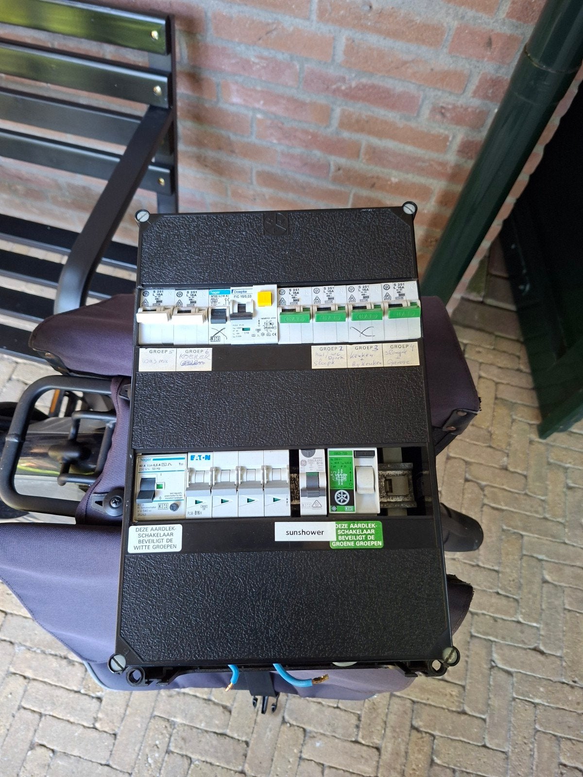 Groepenkast met aardlekschakelaars en installatieautomaten, Ophalen, Gebruikt, Eaton, Groepenkast