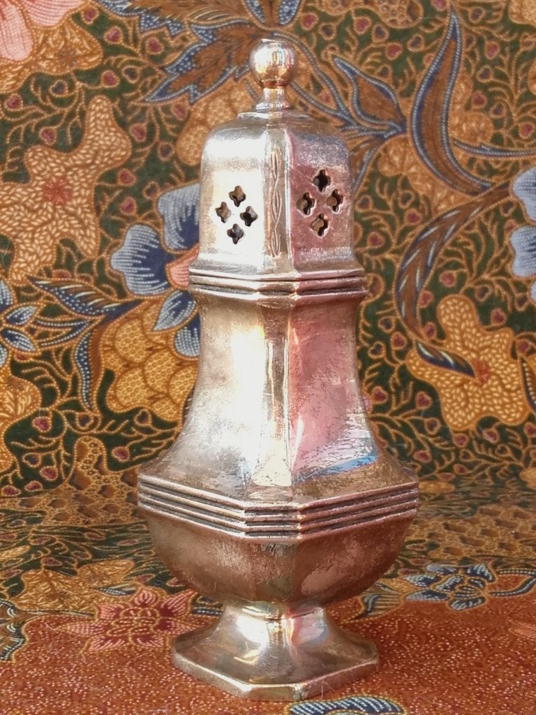 Mooie antieke silverplate strooier uit Engeland 14,5 cm., Antiek en Kunst, Antiek | Woonaccessoires, Ophalen of Verzenden