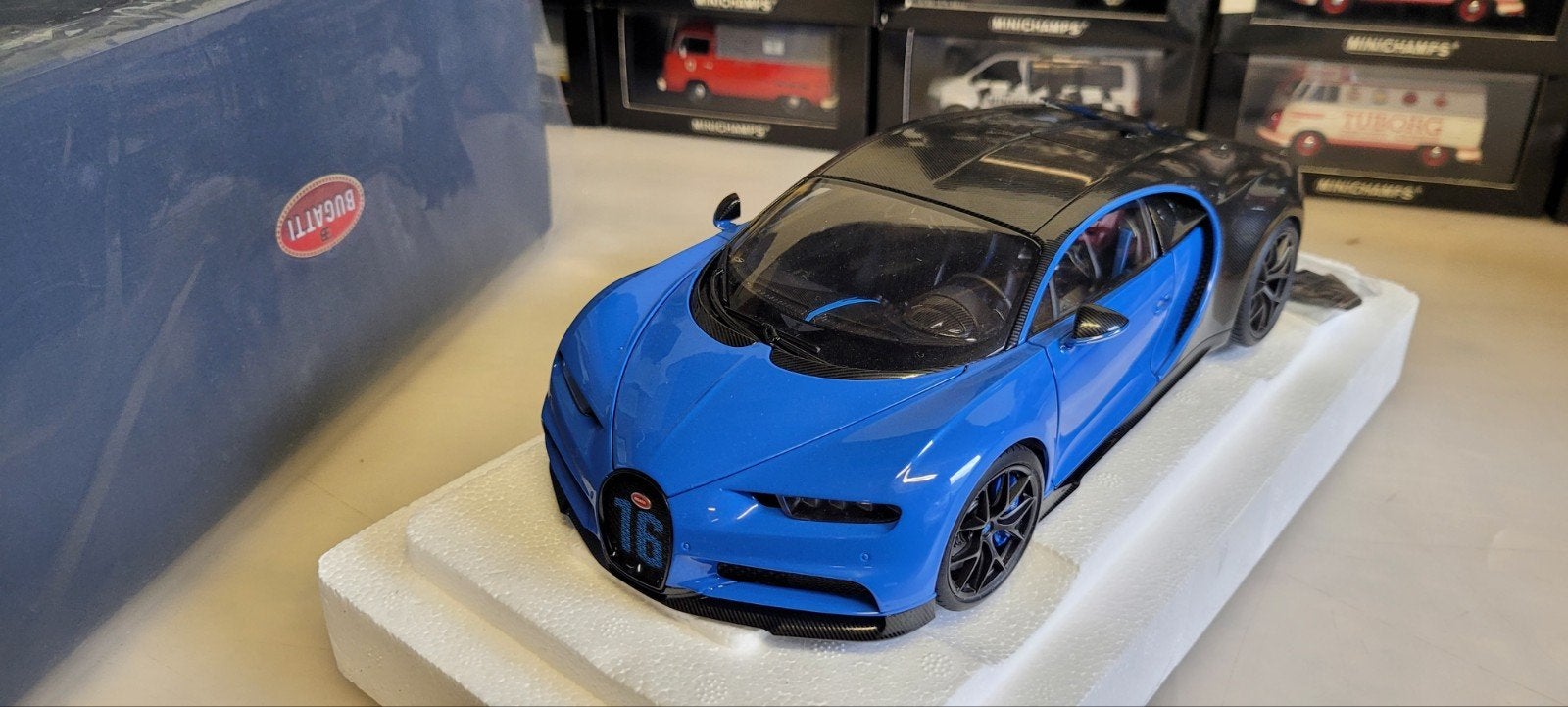 autoart Bugatti Chiron Sport 2019, Ophalen of Verzenden, Zo goed als nieuw, Auto, Autoart