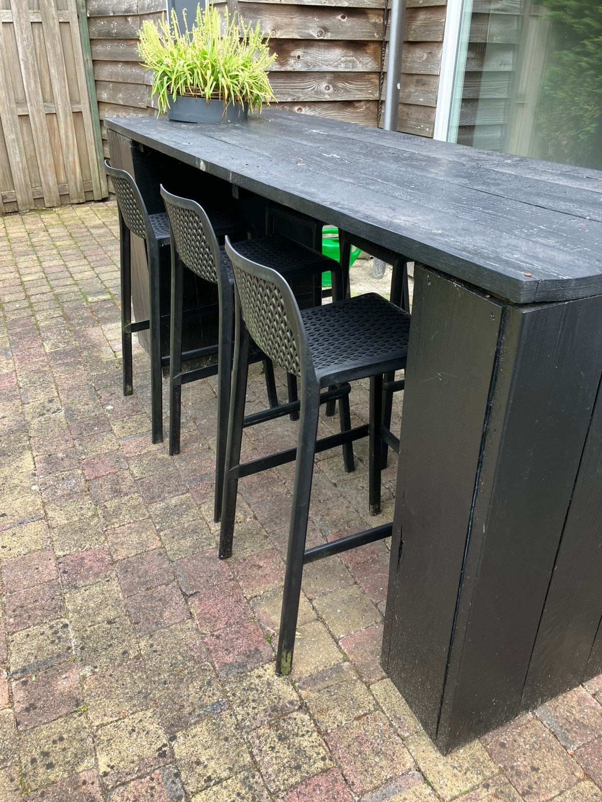 Tuin barkrukken zes stuks tafel er gratis bij, Ophalen, Kunststof, Met voetsteun, 60 tot 90 cm