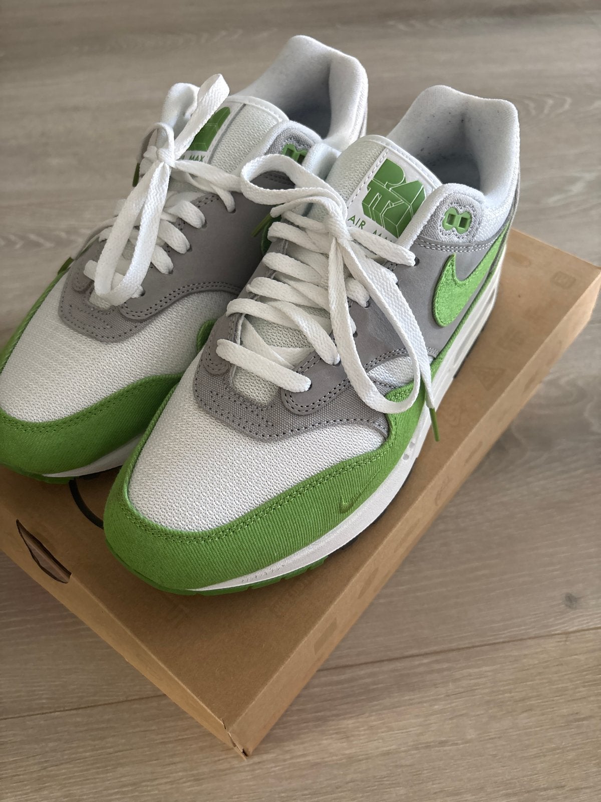 Nike Air Max 1 x Patta Chlorophyll 42.5 2024, Ophalen of Verzenden, Groen, Sneakers of Gympen, Zo goed als nieuw