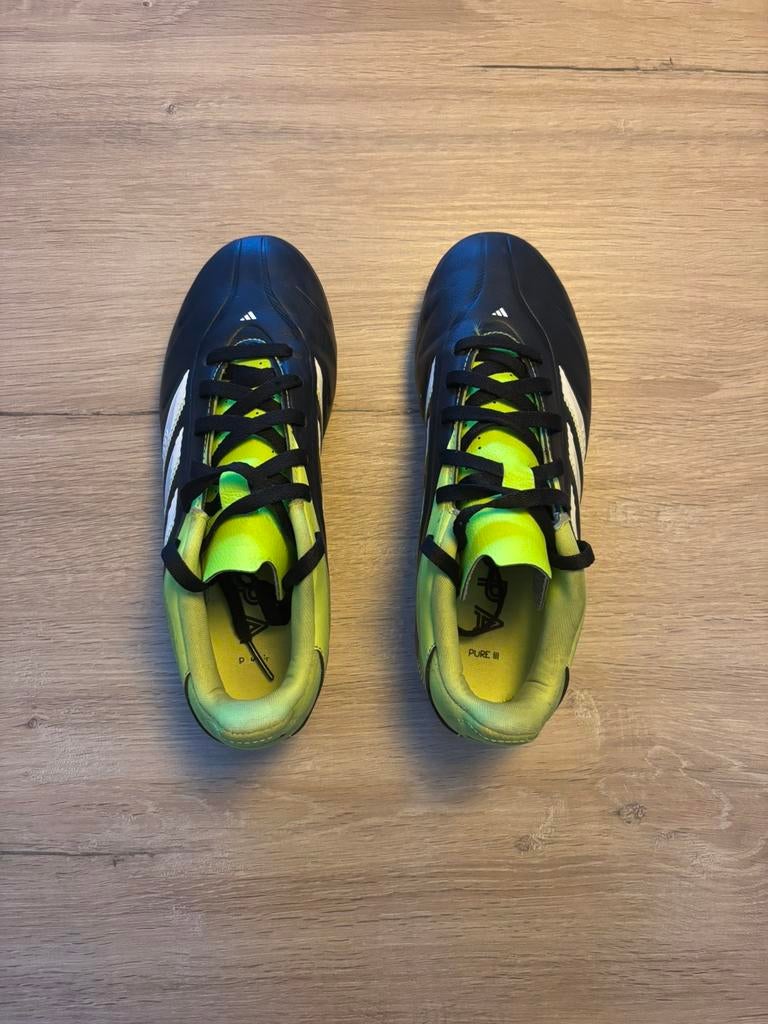 Voetbalschoenen Adidas, Ophalen of Verzenden, Zo goed als nieuw, Jongen of Meisje
