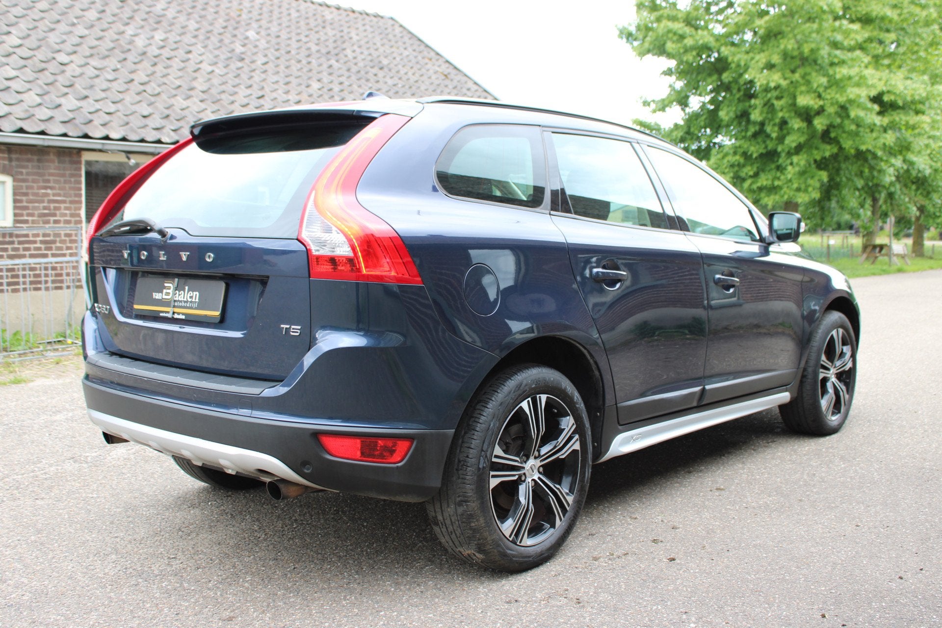 Volvo XC60 2.0 T5 Kinetic AUTOMAAT NAVI ECC CRUISE PDC 18700, Auto's, Stof, Zwart, 4 cilinders, Parkeersensor