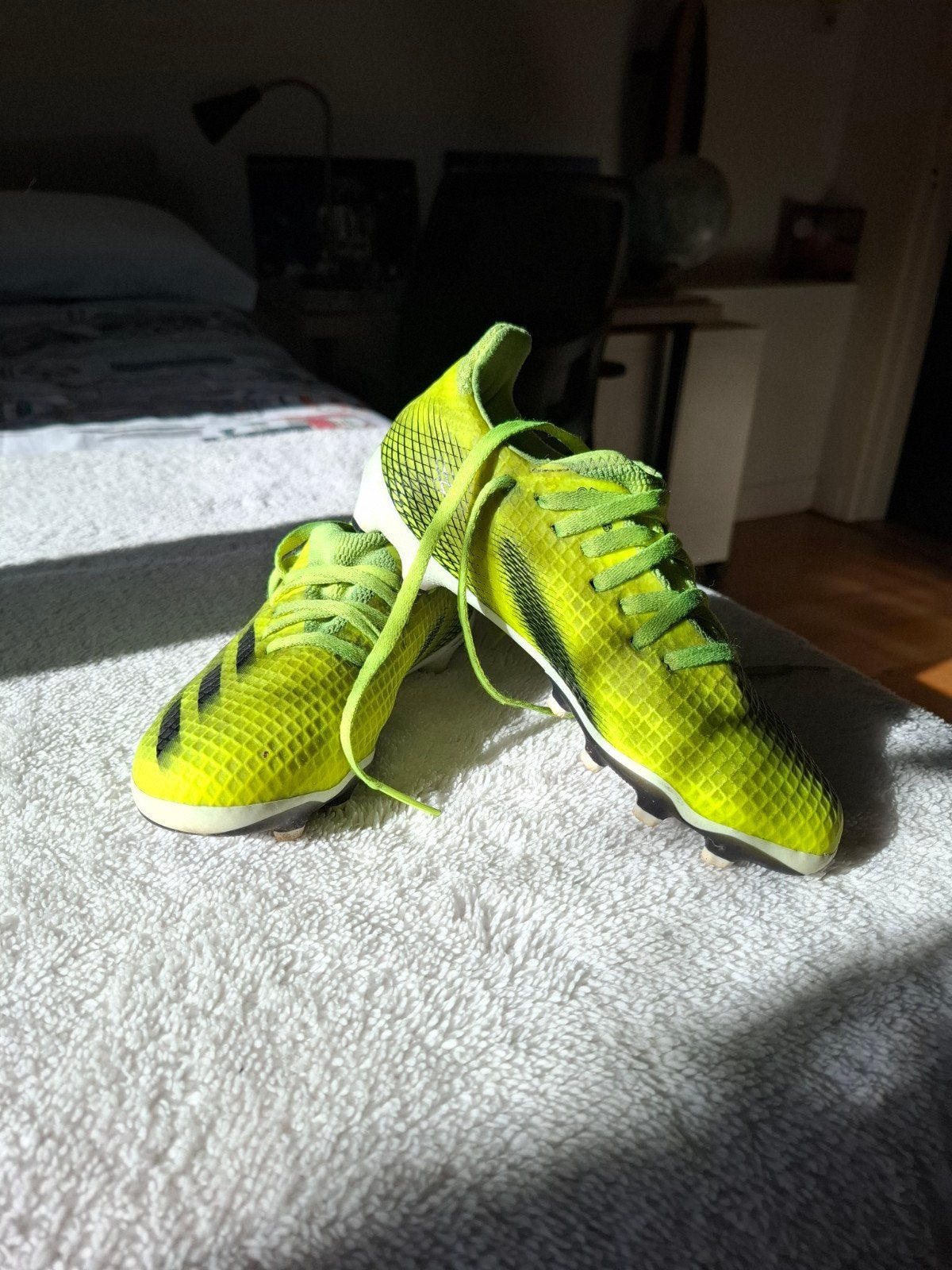 Adidas voetbalschoenen - Maat 34, Sport en Fitness, Maat XS of kleiner, Schoenen, Ophalen of Verzenden, Zo goed als nieuw