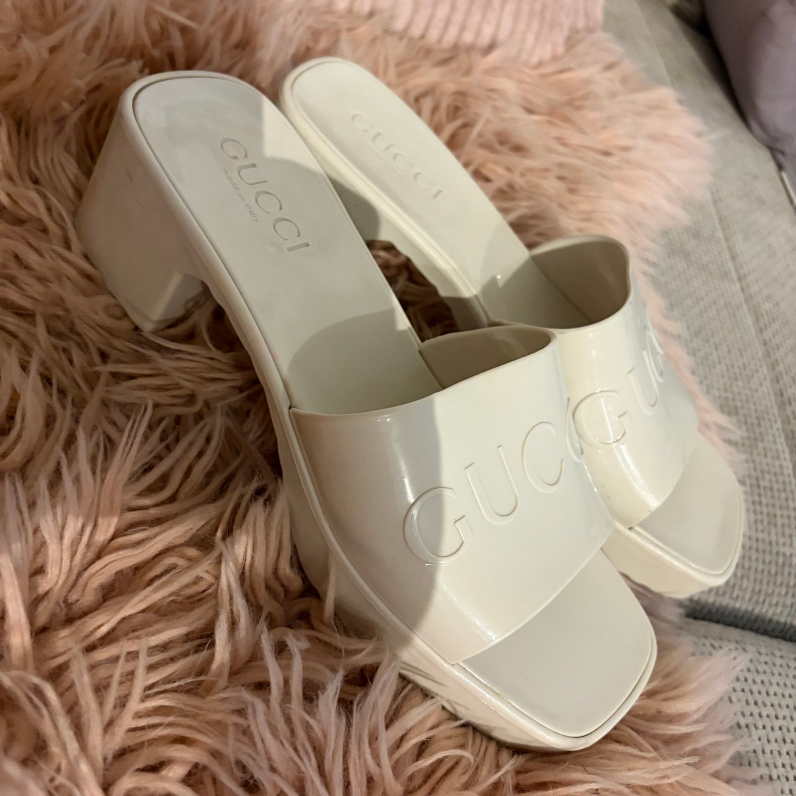 Gucci rubber muiltjes met hak - Maat 36, Ophalen of Verzenden, Gedragen, Wit, Sandalen of Muiltjes