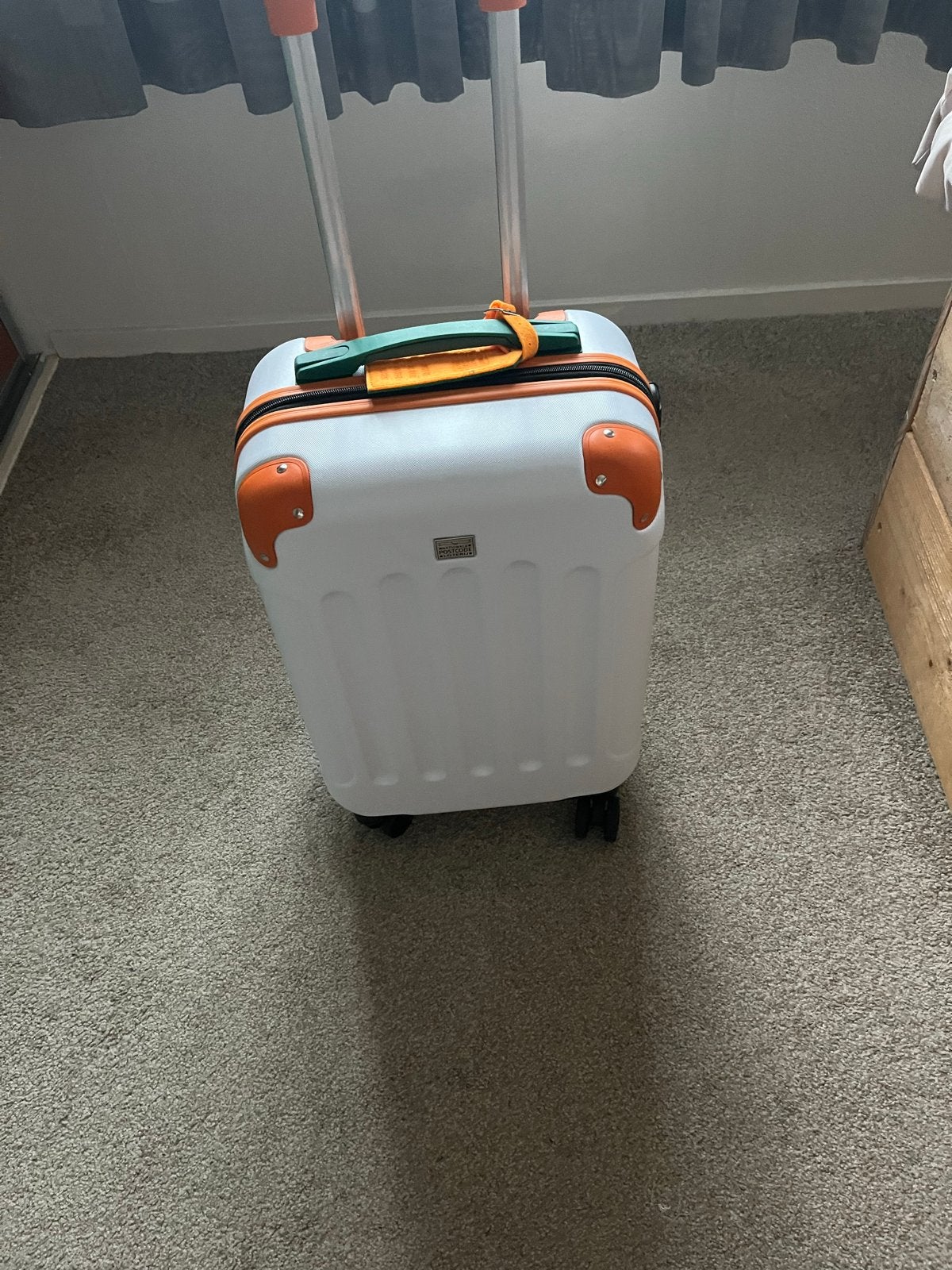 Witte handbagage koffer met oranje accenten, Sieraden, Tassen en Uiterlijk, Tassen | Reistassen en Weekendtassen, 40 tot 60 cm