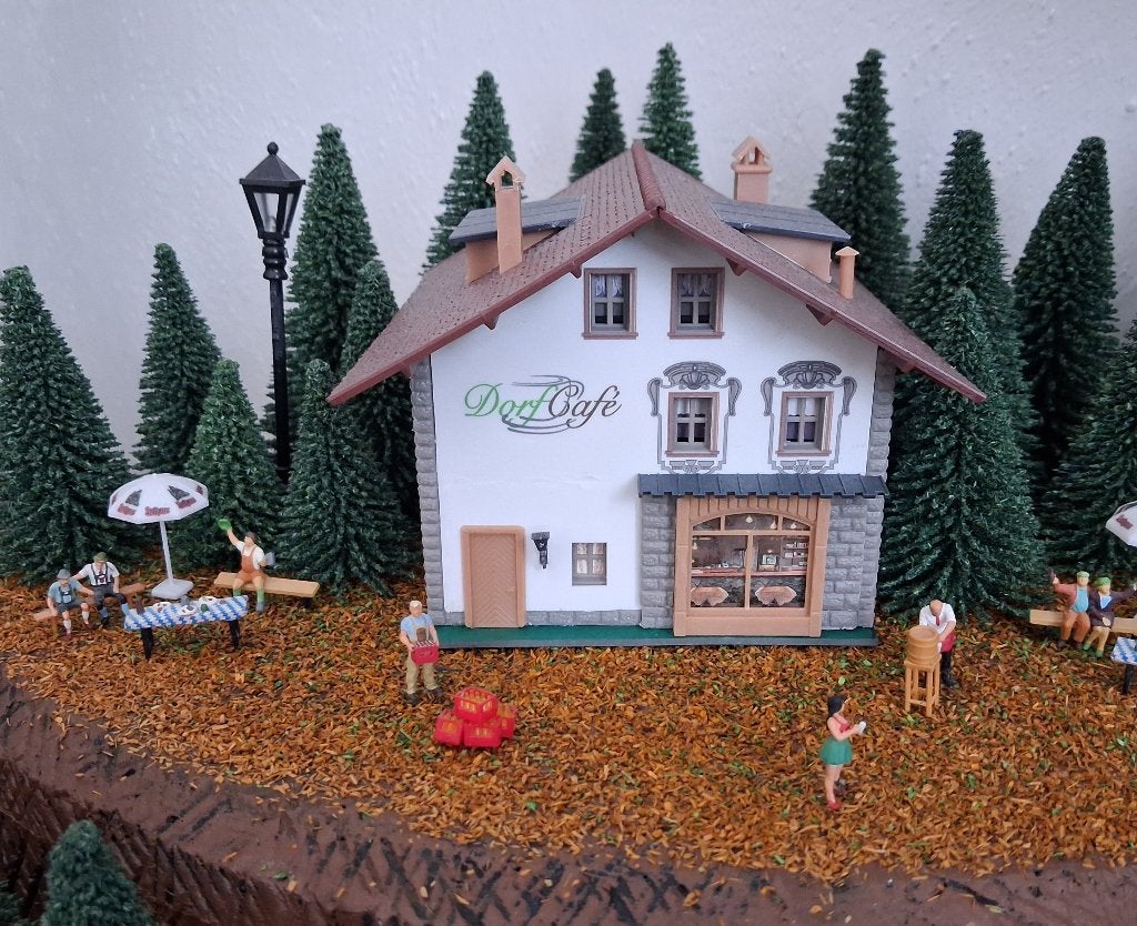 Alpenhuis met cafe ho spoor. gratis verzenden, Hobby en Vrije tijd, Wisselstroom, Verzenden, Brug, Tunnel of Gebouw, Zo goed als nieuw