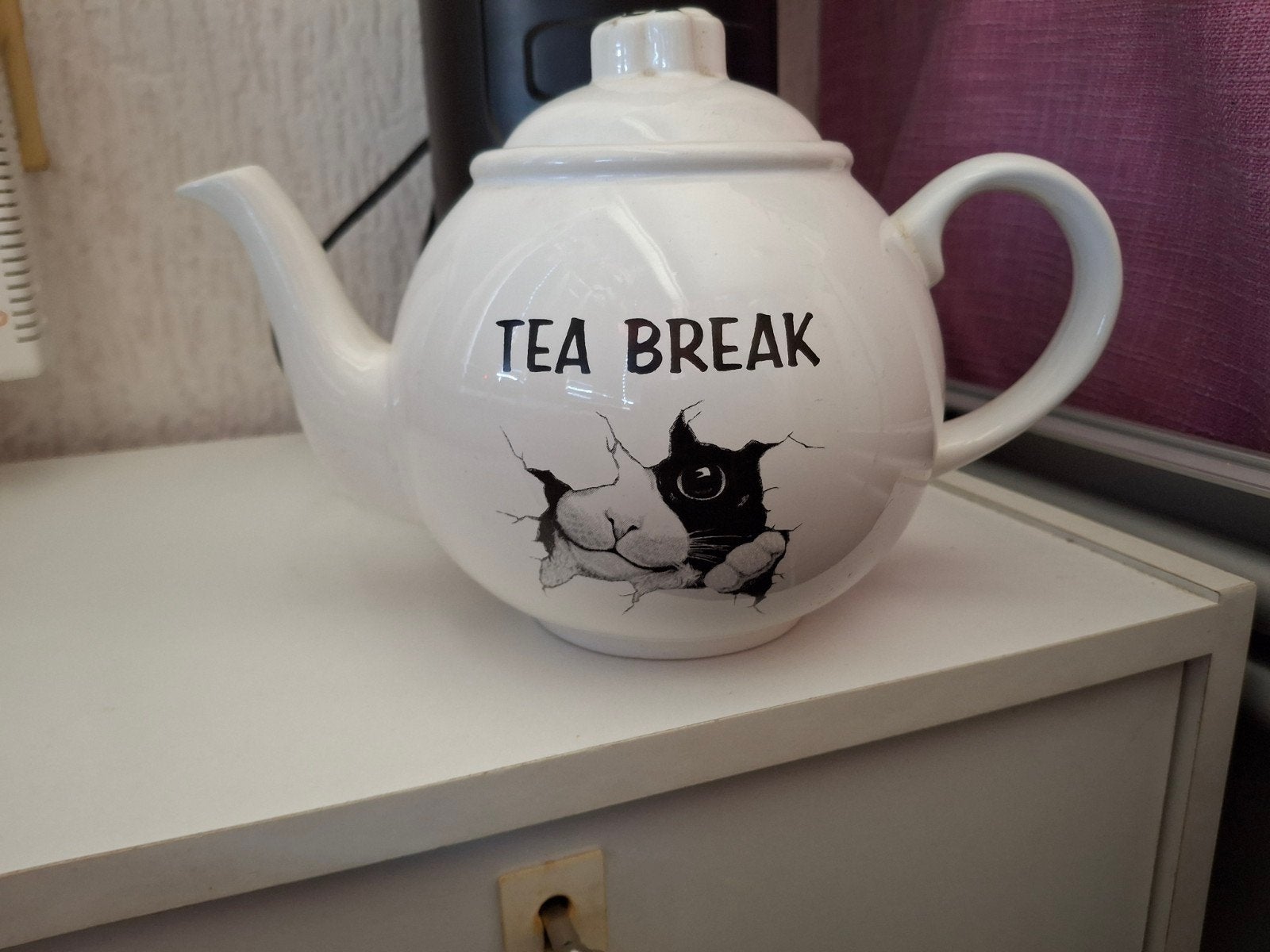 Leuke Felix theepot "Tea Break" met kattenpootjes, Gebruikt, Steen/keramiek, Wit, Overige merken