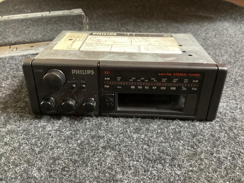 Philips 321 AM/FM Stereo Tuner Autoradio - Vintage WERKEND, Auto diversen, Ophalen, Gebruikt