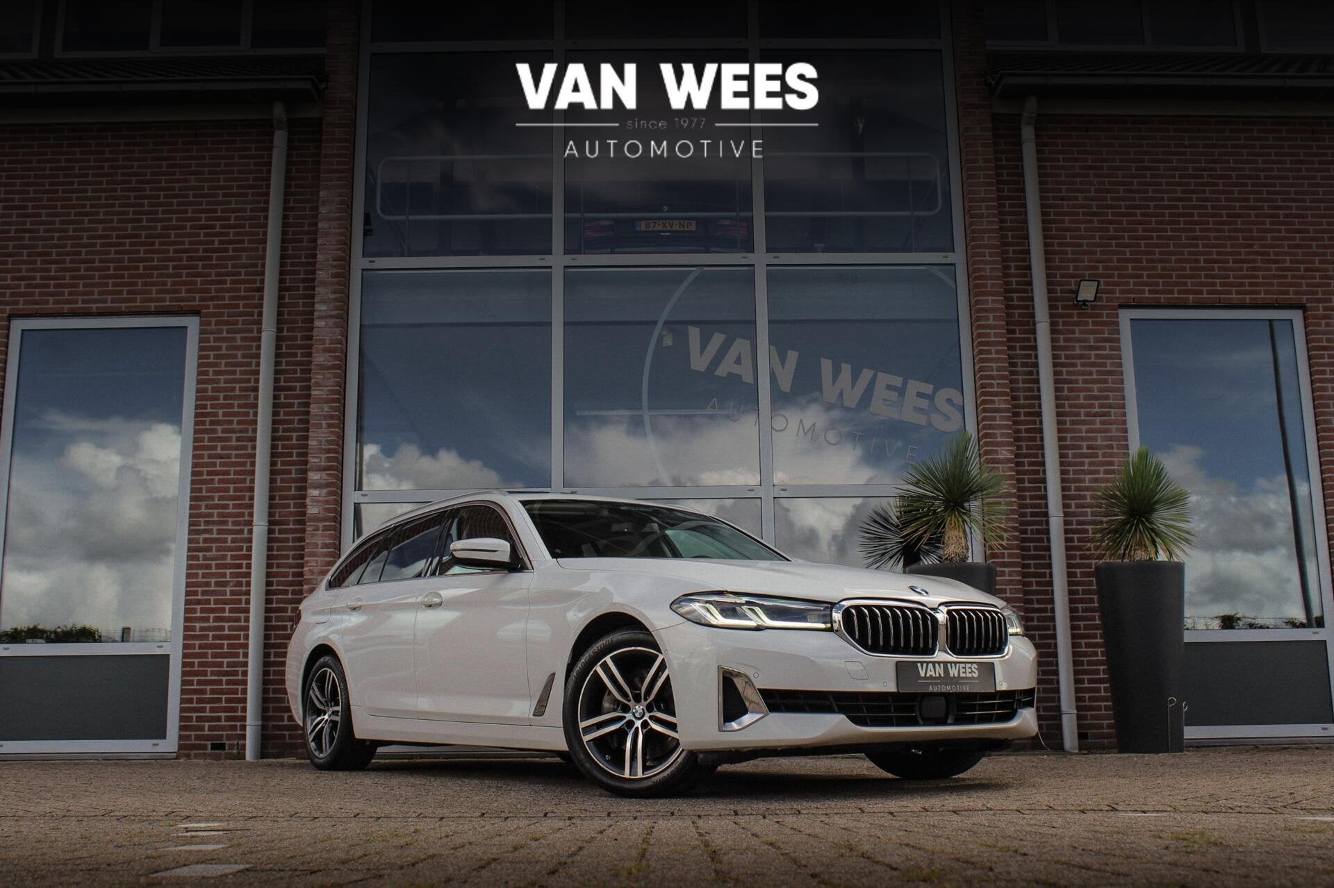 BMW 5-serie Touring 540i xDrive High Executive Luxury-Line |