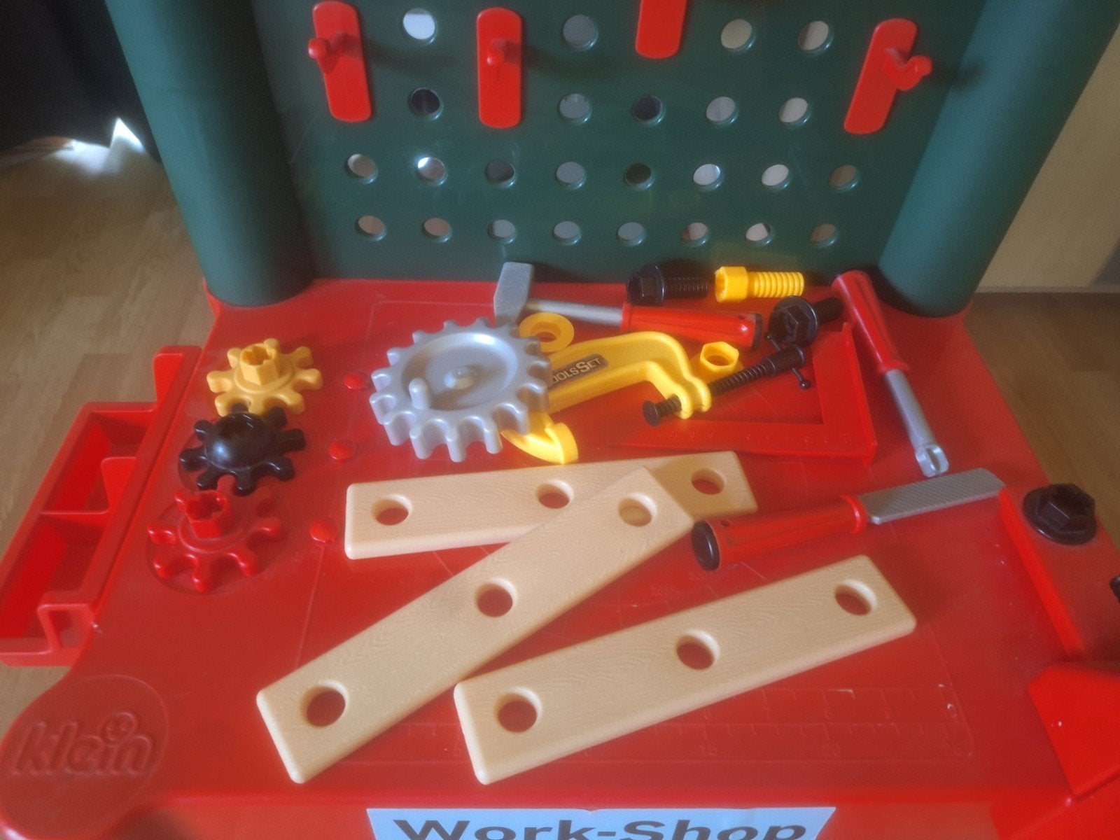 Foto 3 van Playtive Junior Werkbank met divers gereedschap