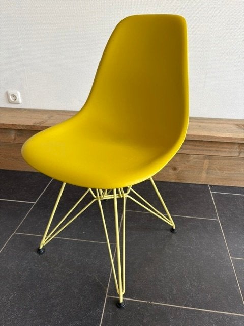 2 Vitra Eames DSR , mustard/citron en pebble/foam green 2025, Vitra, Twee, Overige kleuren, Design