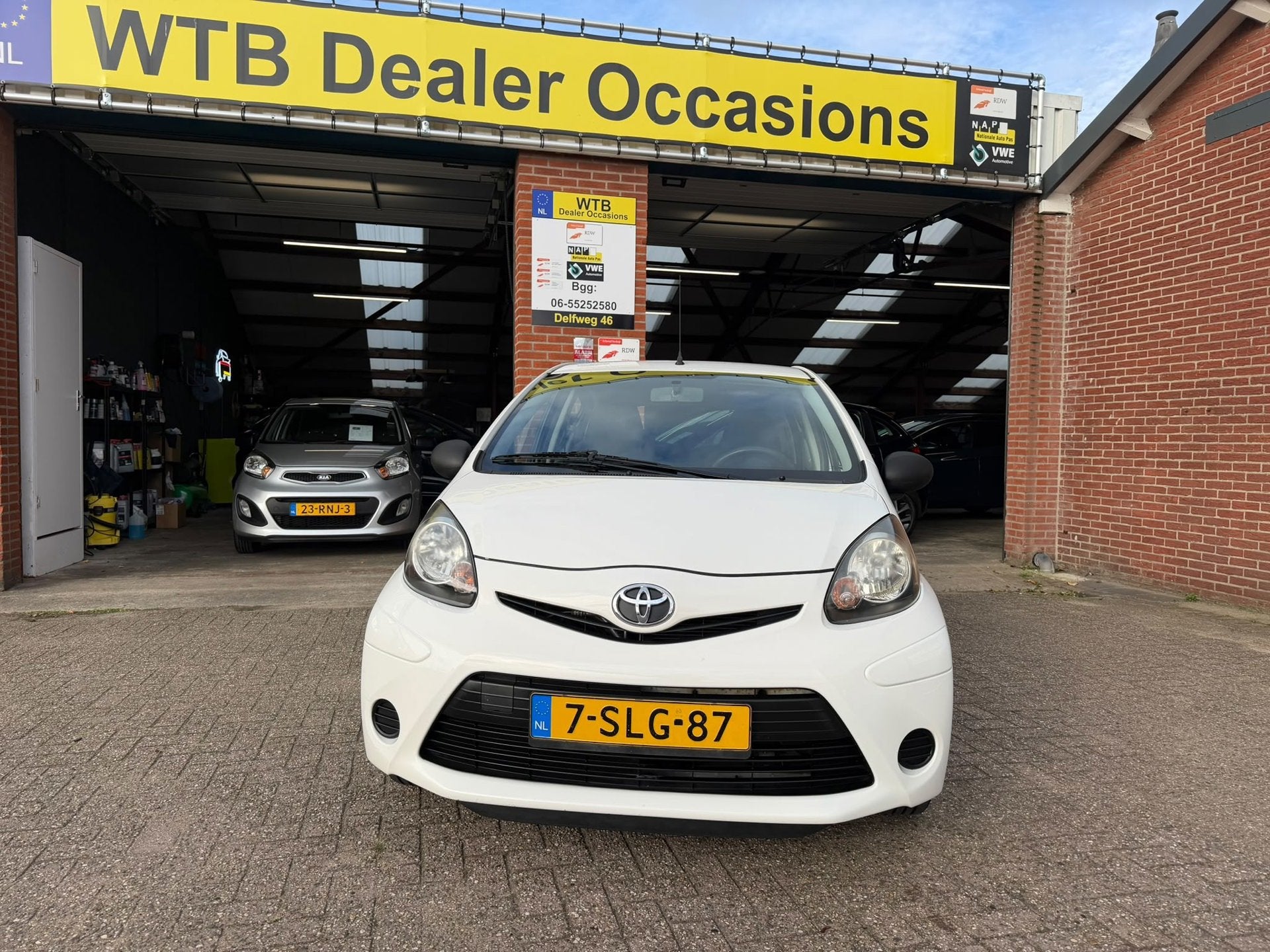 Foto 3 van Toyota Aygo 1.0 VVT-i Now, 5-deurs, Airco Dealer oh., 2e Eig
