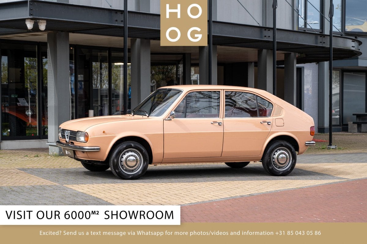 Alfa Romeo Alfasud 1.2 (bj 1973), Auto's, Oldtimers, Lederen bekleding, 4 stoelen, Beige, Handgeschakeld