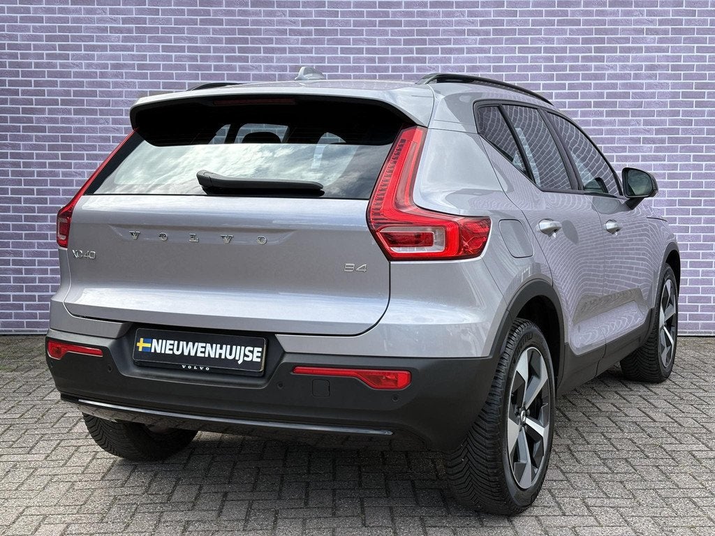 Volvo XC40 2.0 B4 Plus Dark | Trekhaak | Camera | Harman/Kar, Gebruikt, Euro 6, 4 cilinders, Automatische klimaatregeling
