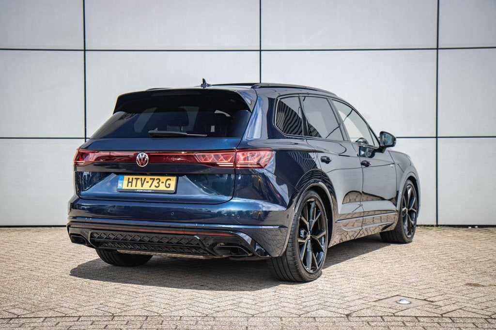 Volkswagen Touareg R 3.0 TSI eHybrid 462pk 4MOTION | Panoram, Auto's, Volkswagen, Automaat, 12 maanden, 14 kWh, Gebruikt