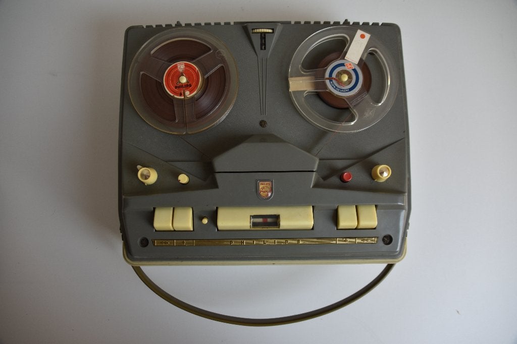 Philips bandrecorder, Ophalen, Defecte bandrecorder, Met stofkap