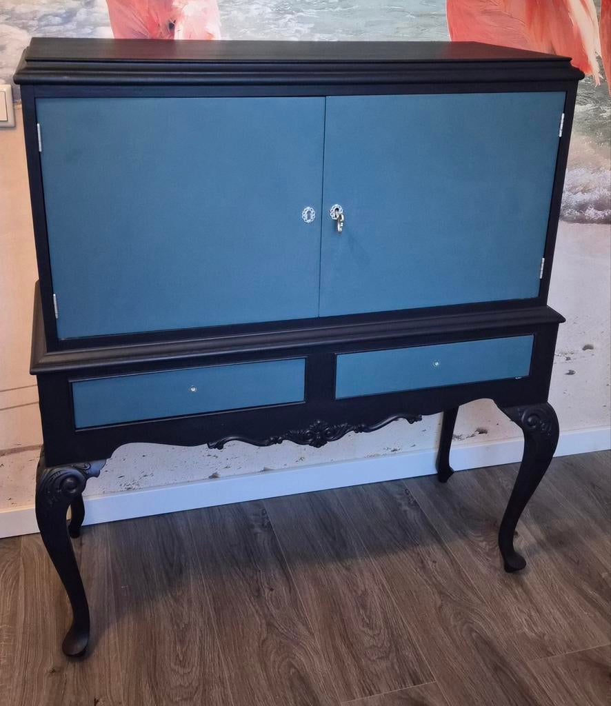 Queen Ann brocante kast, Ophalen