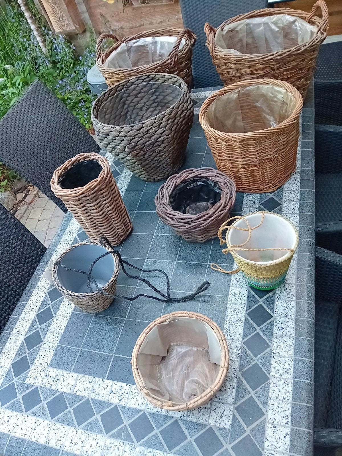 Diverse rieten bloempotten en plantenbakken, Ophalen, Overige materialen, Gebruikt, Minder dan 30 cm