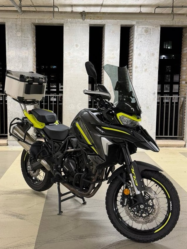 BENELLI TRK702X 2024 LAGE KILOMETERSTAND, DEALER ONDERHOUDEN, Motoren, Ophalen, Zo goed als nieuw