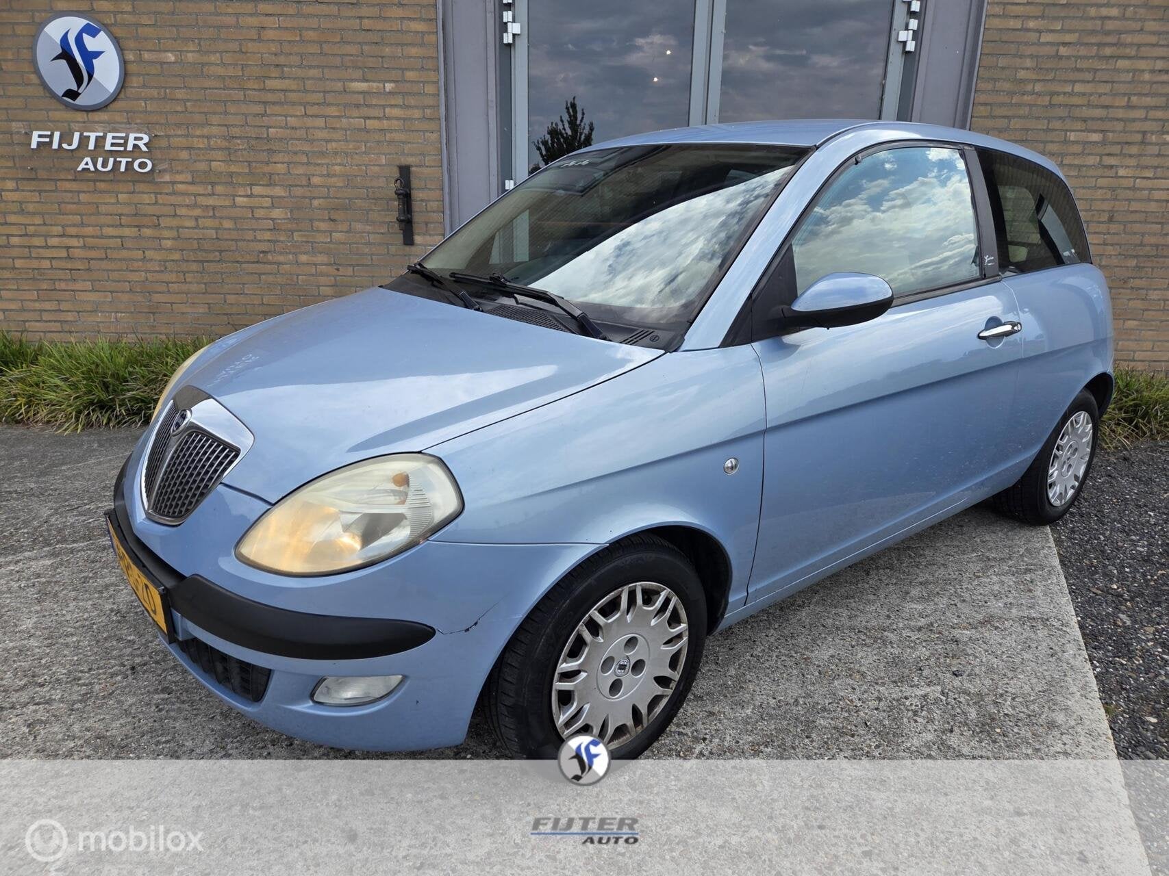 Lancia Ypsilon 1.4-16V Oro, Auto's, Lancia, Voorwielaandrijving, 15 km/l, Met garantie (alle), Origineel Nederlands